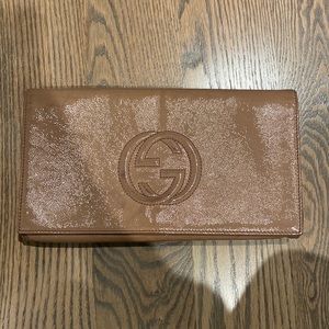 Gucci patent leather pink/nude clutch